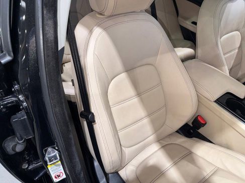 Used 2017 Jaguar XE Prestige image 65