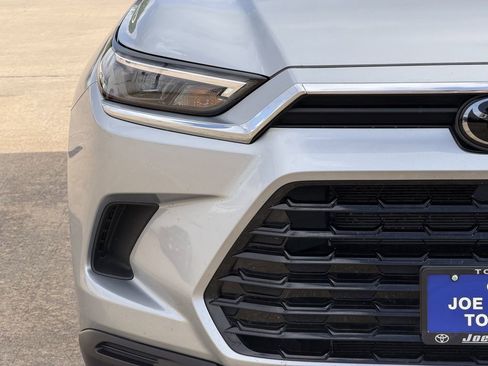 Used 2025 Toyota Grand Highlander FWD image 5