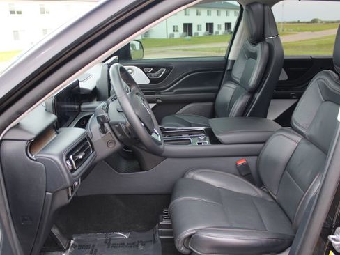 Used 2025 Lincoln Aviator Reserve w/ Equipment Group 201A AWD/4WD image 6