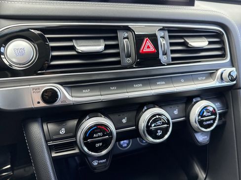 Used 2022 Genesis G70 2.0T image 22