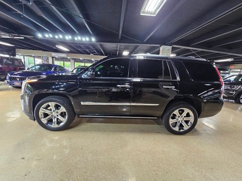 Used 2017 Cadillac Escalade Platinum AWD/4WD image 4