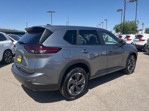 Used 2025 Nissan Rogue SV FWD image 4