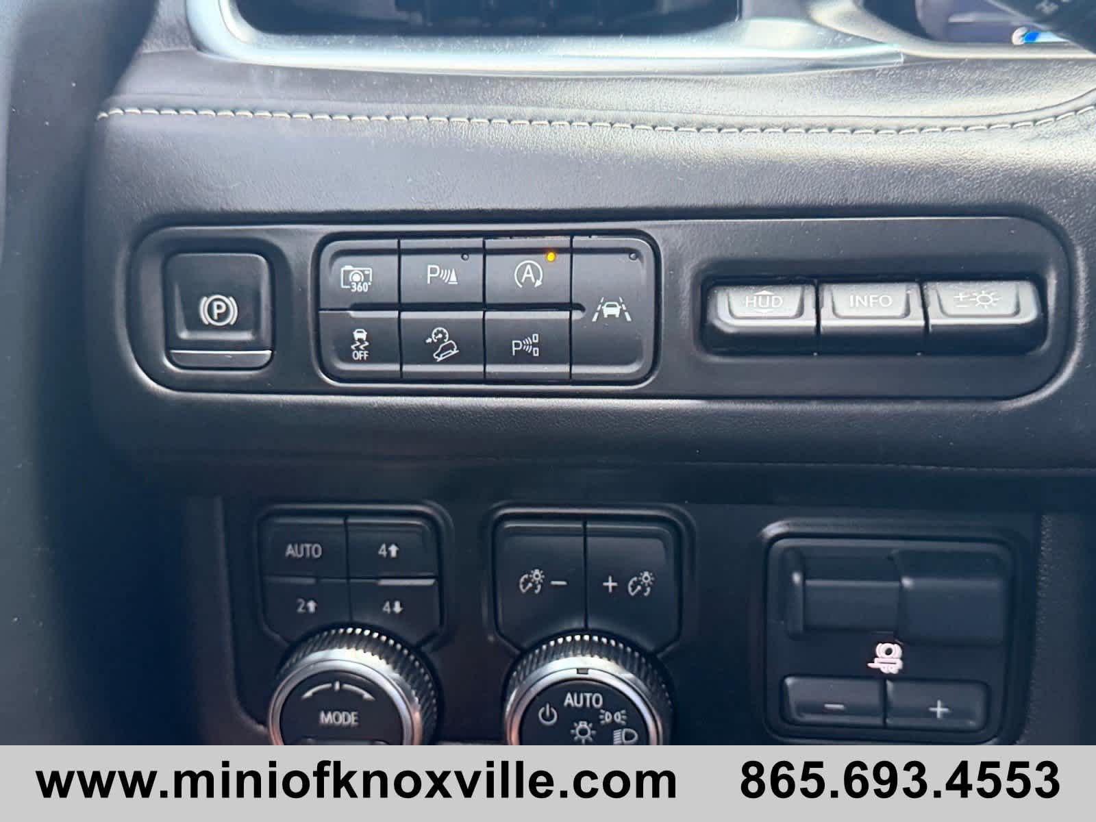 Used 2024 GMC Yukon Denali Ultimate AWD/4WD image 30
