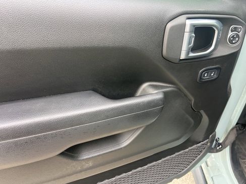 Used 2024 Jeep Wrangler Unlimited Rubicon w/ Technology Group image 7