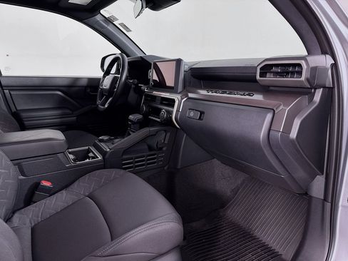 Certified 2025 Toyota Tacoma SR5 AWD/4WD image 28