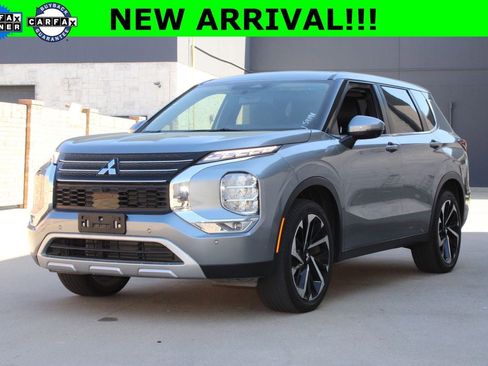 Used 2024 Mitsubishi Outlander SE image 1