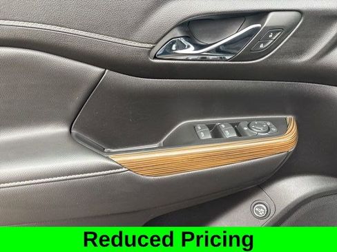 Used 2023 GMC Acadia SLE w/ Infotainment Package AWD/4WD image 13