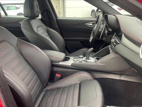 Used 2025 Alfa Romeo Giulia AWD w/ Driving Assist Package image 25