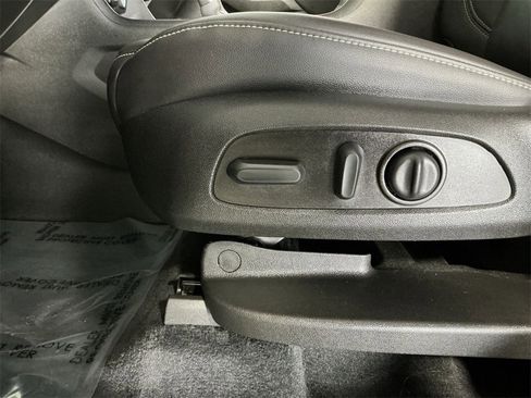 Used 2023 Chevrolet Traverse LT w/ LPO, Roadside Safety Package image 22