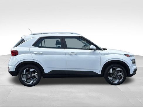 Used 2025 Hyundai Venue SEL FWD image 8