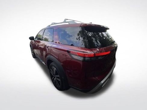 Used 2025 Nissan Pathfinder Platinum w/ Black Appearance Package FWD image 10