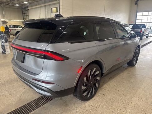 Used 2024 Lincoln Nautilus Reserve w/ Equipment Group 202A image 3