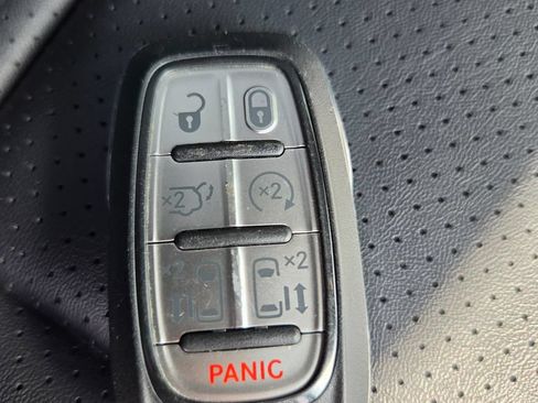 Used 2025 Chrysler Pacifica Select FWD image 31