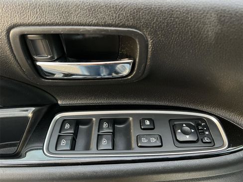 Used 2022 Mitsubishi Outlander SEL image 12