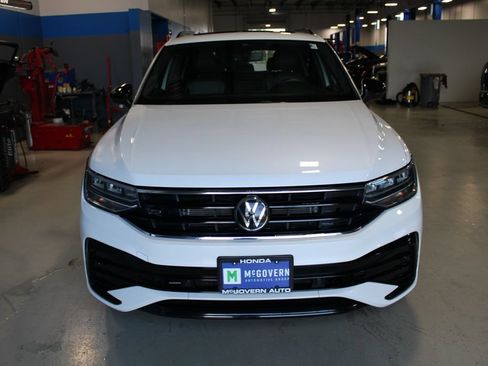 Used 2024 Volkswagen Tiguan SE R-Line AWD/4WD image 2