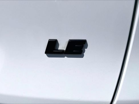 Used 2021 Toyota RAV4 LE FWD image 27
