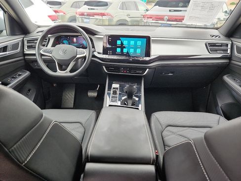 Used 2025 Volkswagen Atlas Cross Sport SE FWD image 11