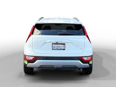 Used 2023 Kia Niro EX FWD image 4