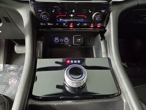 Used 2025 Jeep Grand Cherokee Altitude image 19