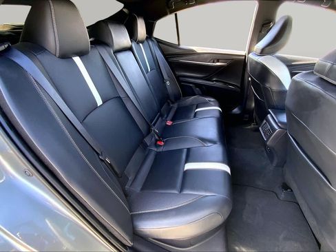 Used 2025 Toyota Camry SE w/ Convenience Package FWD image 19