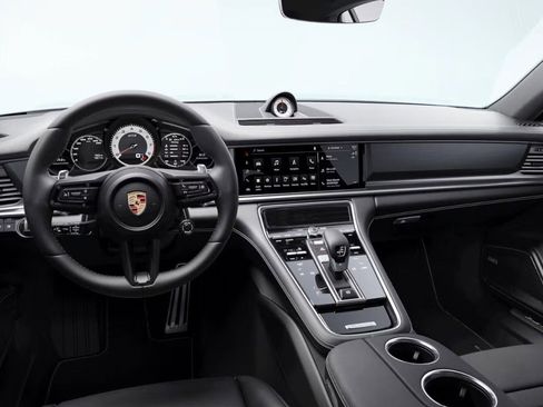 Certified 2023 Porsche Panamera GTS image 3