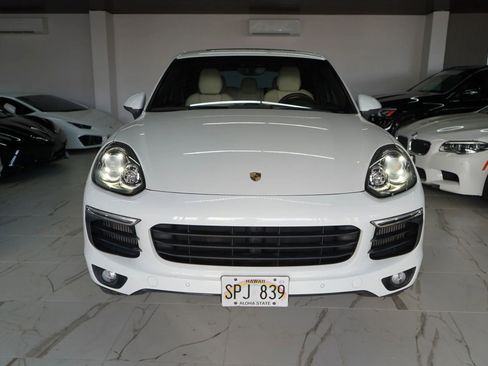 Used 2015 Porsche Cayenne S image 2