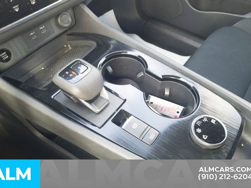 Used 2024 Nissan Rogue S image 9