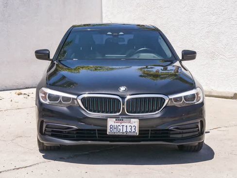 Used 2019 BMW 530e w/ Premium Package RWD image 2