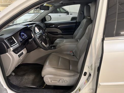 Used 2019 Toyota Highlander Limited w/ Protection Package #3 AWD/4WD image 6