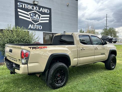 Used 2020 Toyota Tacoma TRD Off-Road w/ TRD Premium Off Road Package AWD/4WD image 7