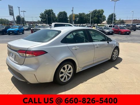 Used 2022 Toyota Corolla LE FWD image 4
