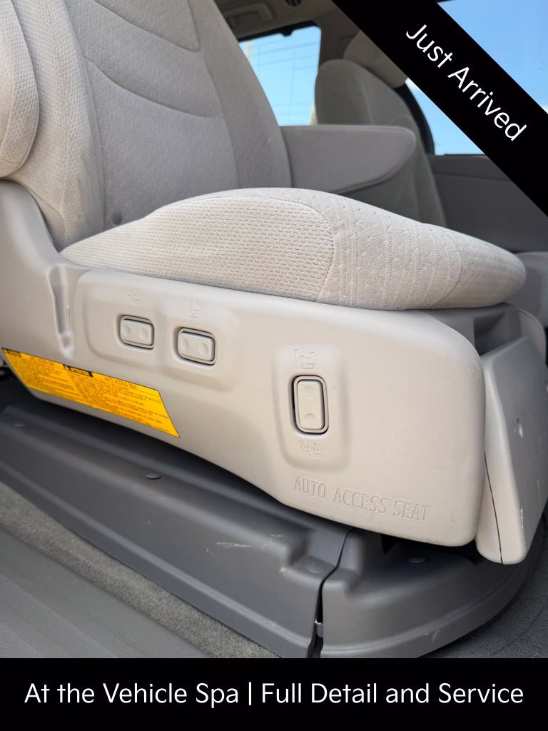 Used 2017 Toyota Sienna LE FWD image 14