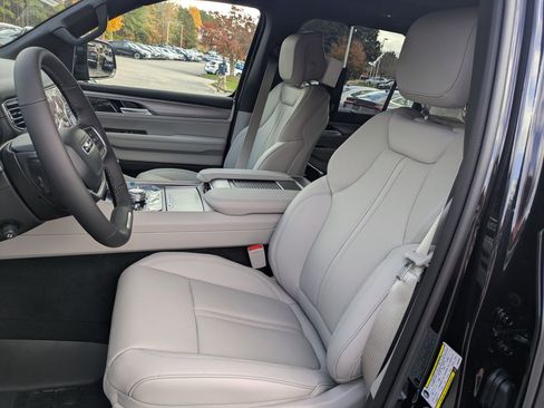 New 2025 Jeep Wagoneer Series III w/ Quick Order Package 25C Super image 18