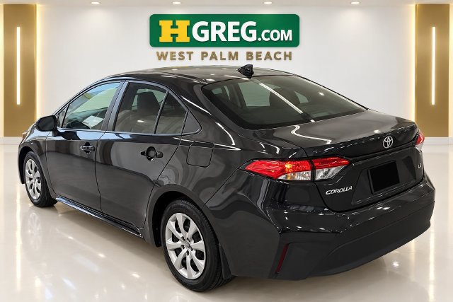 Used 2025 Toyota Corolla LE FWD image 2