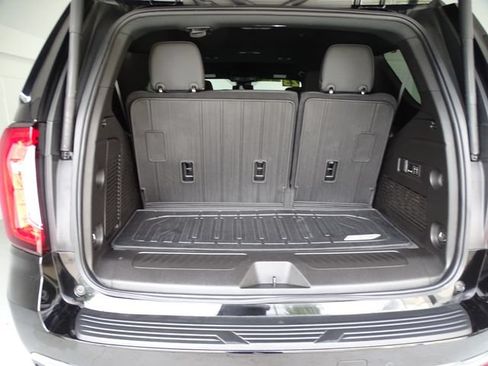 Certified 2023 GMC Yukon SLT w/ SLT Luxury Package AWD/4WD image 22