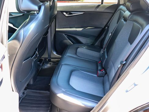 Used 2023 Kia Niro EX Touring FWD image 21