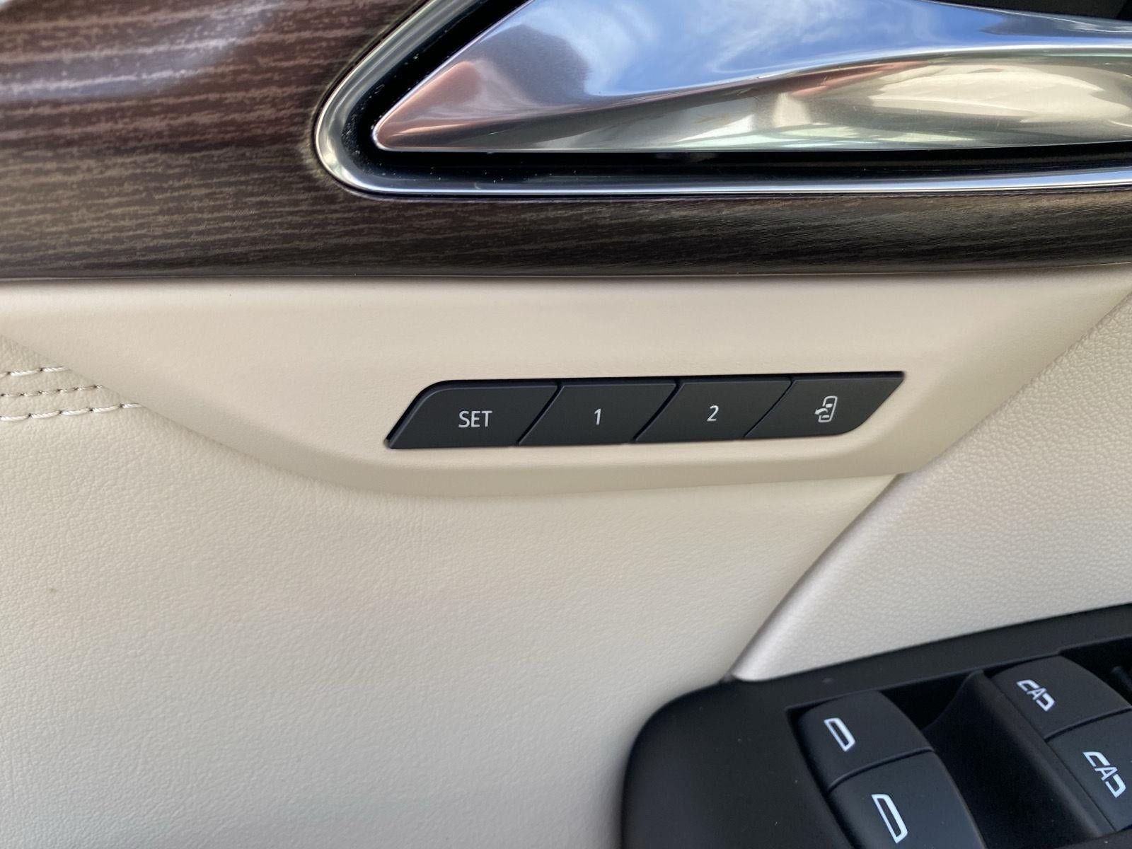 Used 2023 Buick Envision Avenir AWD/4WD image 16