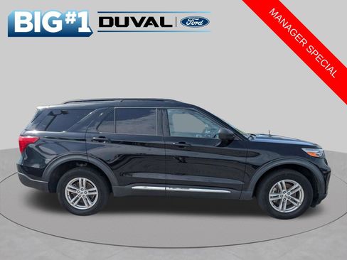 Used 2022 Ford Explorer XLT w/ Class IV Trailer Tow Package AWD/4WD image 3