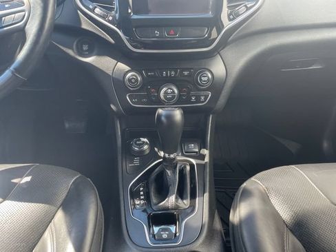 Used 2019 Jeep Cherokee Limited AWD/4WD image 11