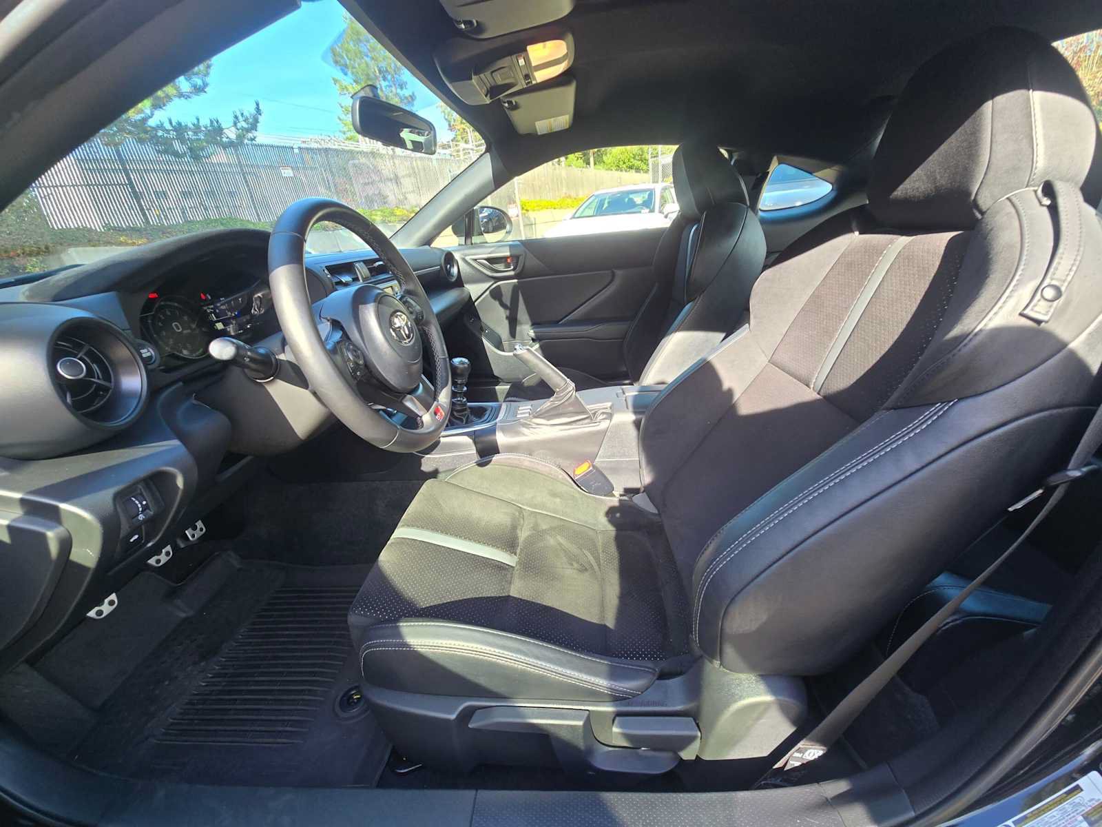 Used 2023 Toyota GR86 Premium w/ ALL Weather Mat Package (TMS) RWD image 16