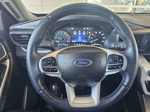 Used 2023 Ford Explorer XLT AWD/4WD image 20