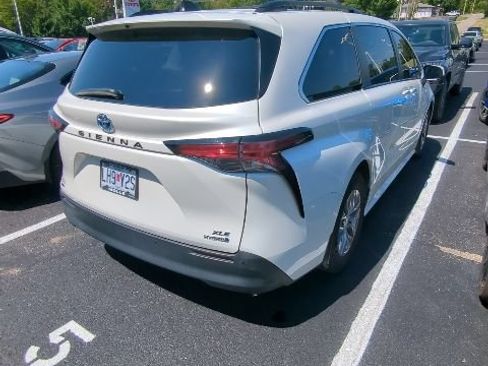 Used 2021 Toyota Sienna XLE AWD/4WD image 4