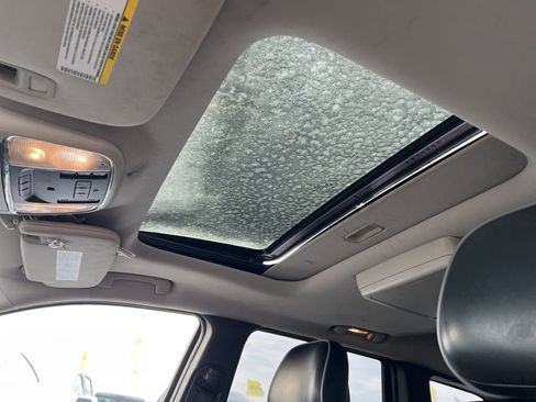 Used 2011 Jeep Grand Cherokee Overland image 10