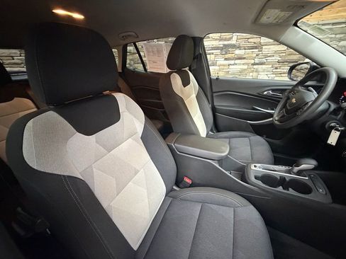 Used 2024 Chevrolet Trax LS w/ LS Convenience Package FWD image 15