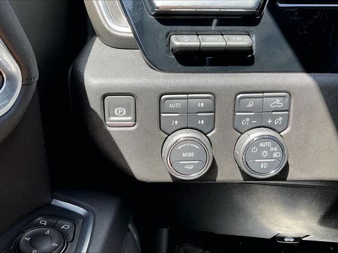 Used 2025 Chevrolet Silverado 1500 High Country w/ Midnight Edition AWD/4WD image 32