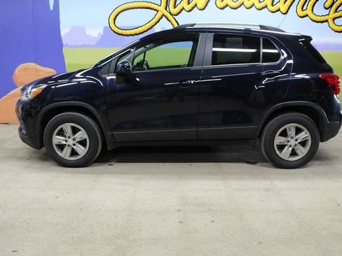 Used 2022 Chevrolet Trax LT w/ LT Convenience Package image 8