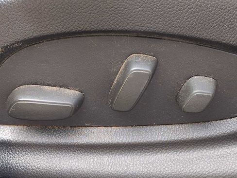 Used 2016 Chevrolet Impala LT w/ Convenience Package image 17