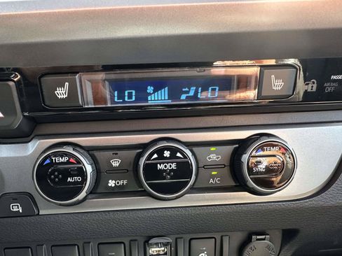 Used 2017 Toyota Tacoma Limited w/ Tow Package AWD/4WD image 26