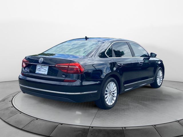 Used 2017 Volkswagen Passat 1.8T SE FWD image 5