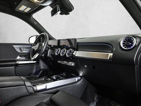 Certified 2025 Mercedes-Benz GLB 250 4MATIC w/ Exclusive Package image 23